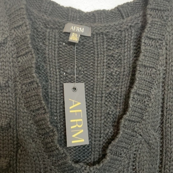 NWT Afrm Bostom Long Cable V-Neck Sweater M/L - Picture 4 of 10